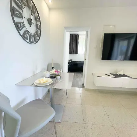Case de vacanță In 41513 Crikvenica